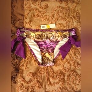 SOLD 🚨Bikini Bottom